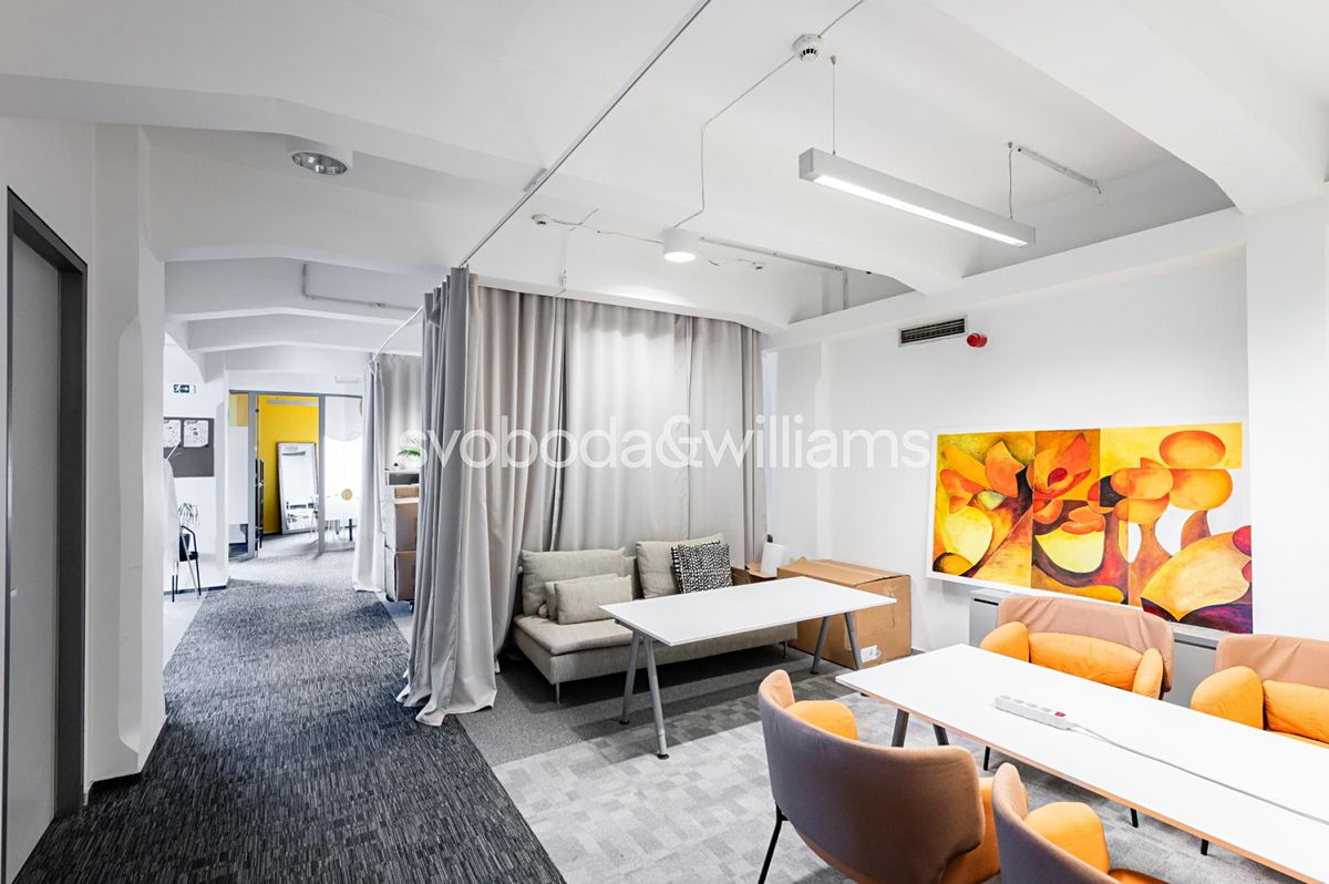Pronájem kanceláře 653 m² – fotografie 4