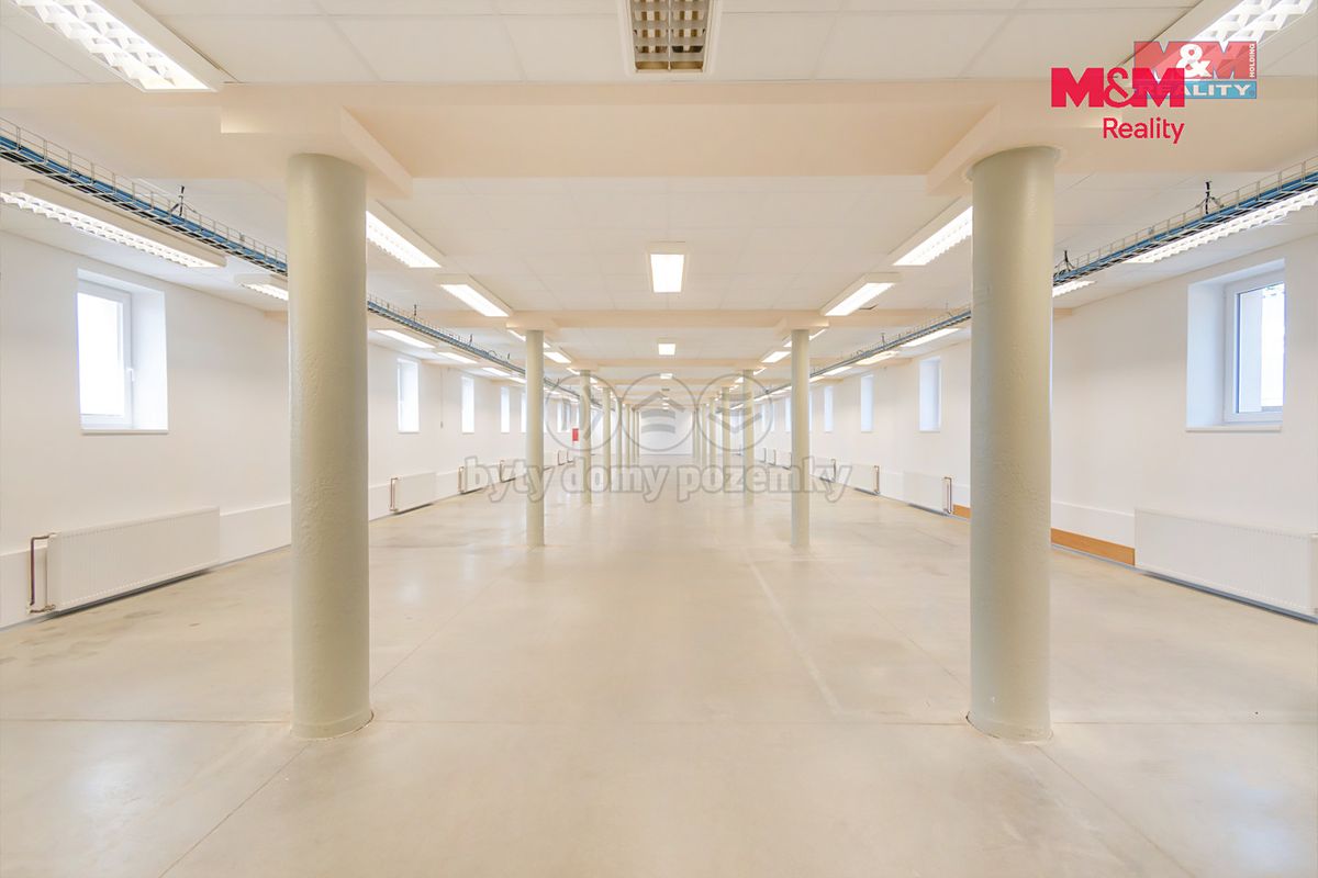 Pronájem skladového prostoru 1187 m² – fotografie 2