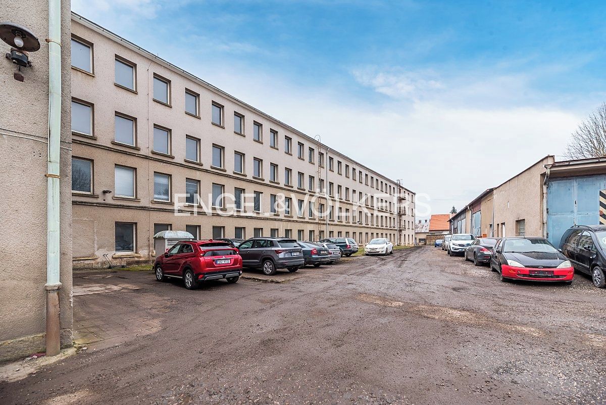 Pronájem skladového prostoru 4385 m²