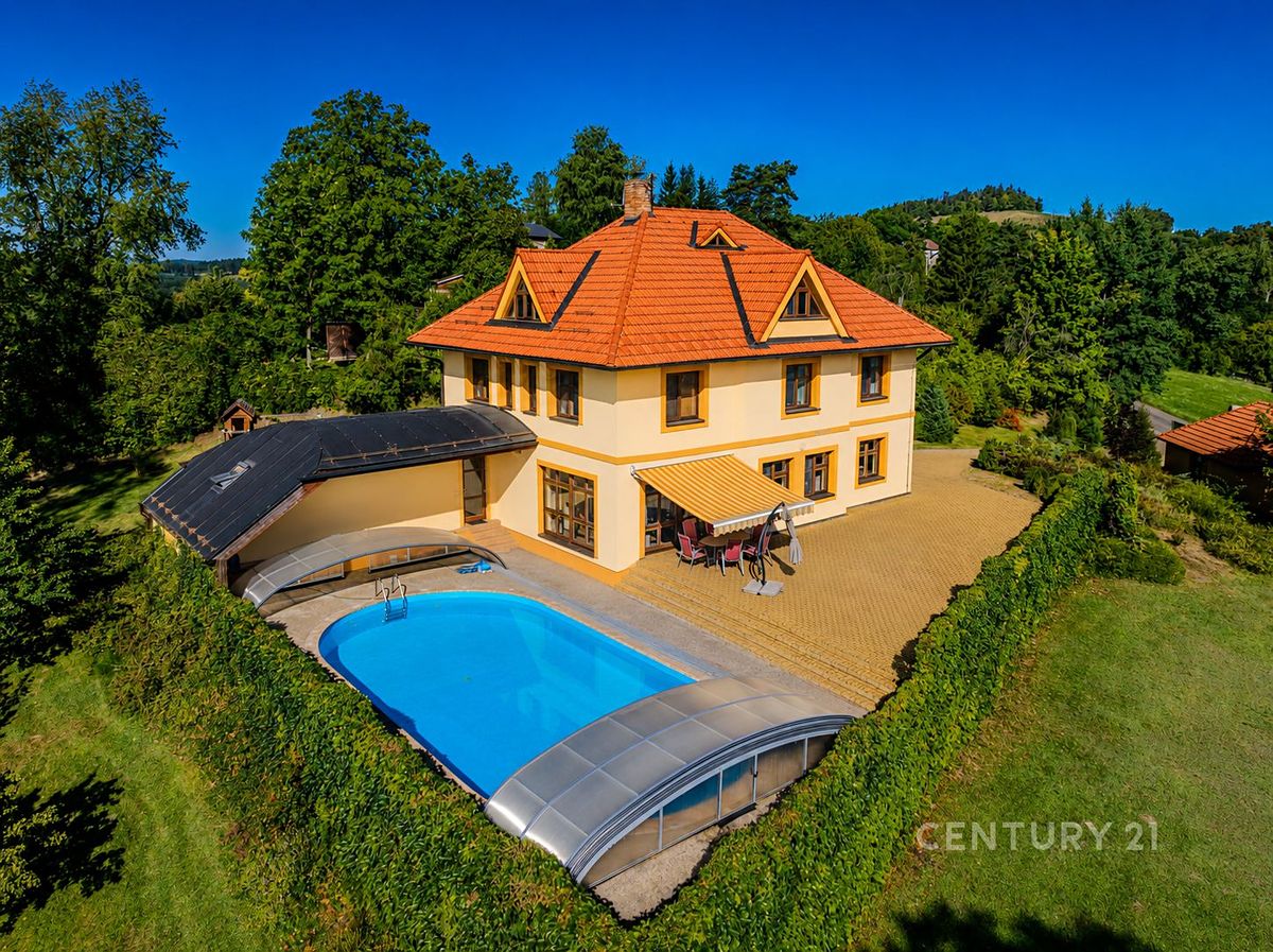 Prodej rodinného domu 327 m², pozemek 5036 m²