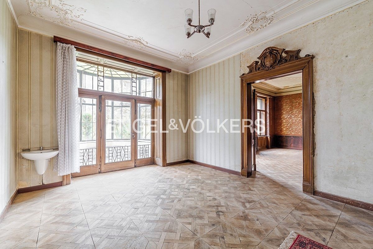 Prodej vily 400 m², pozemek 915 m² – fotografie 3