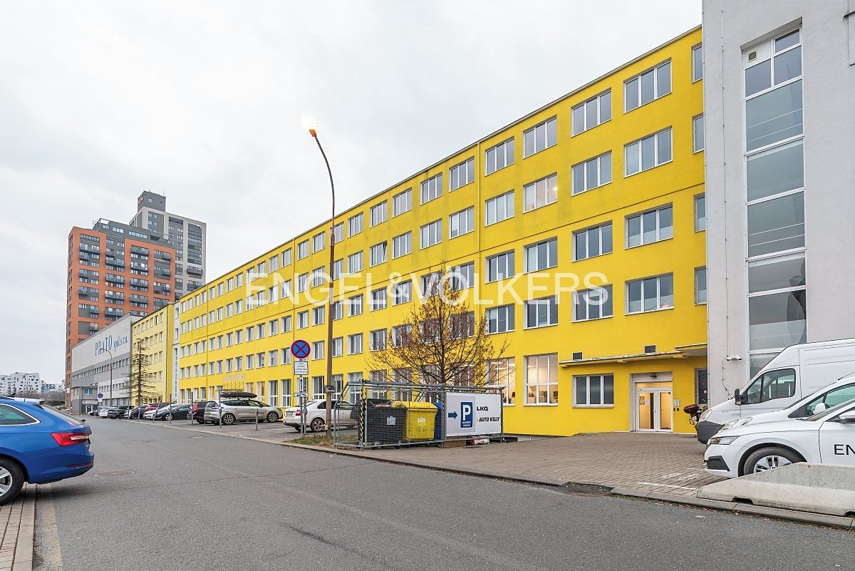 Pronájem kanceláře 516 m²