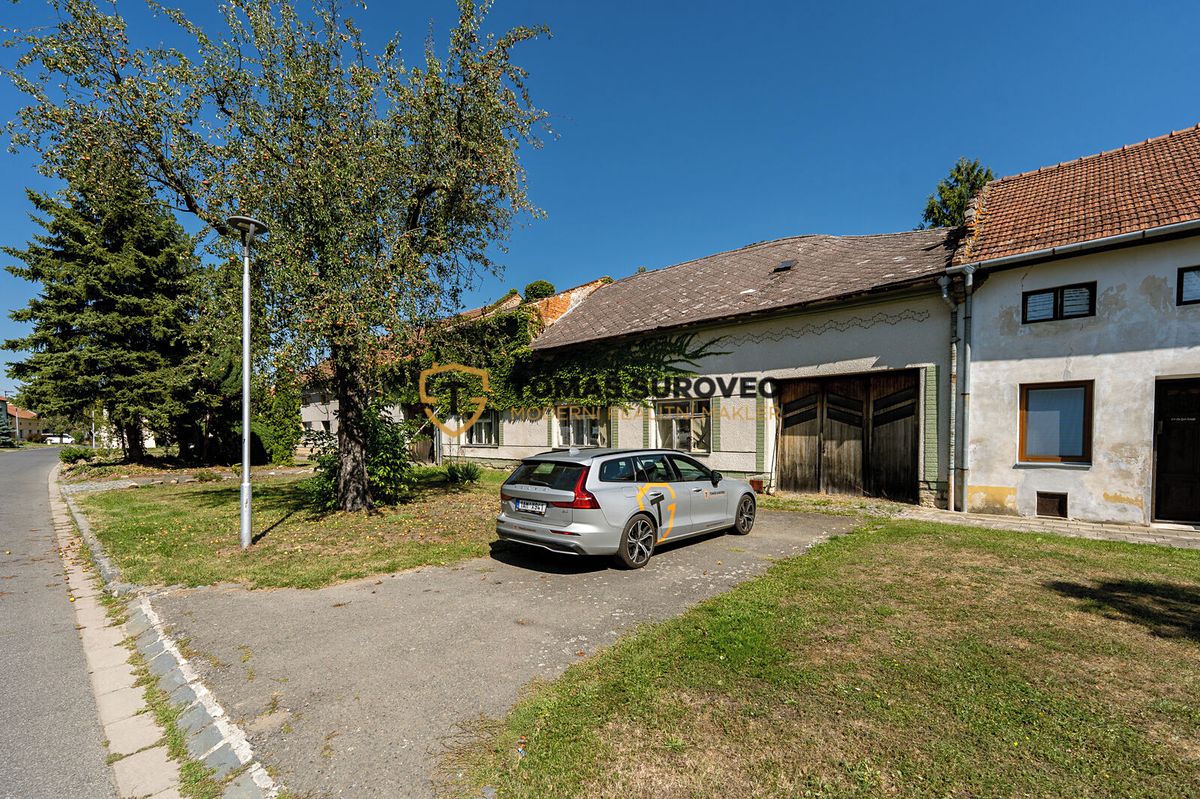 Prodej rodinného domu 560 m², pozemek 1338 m² – fotografie 2