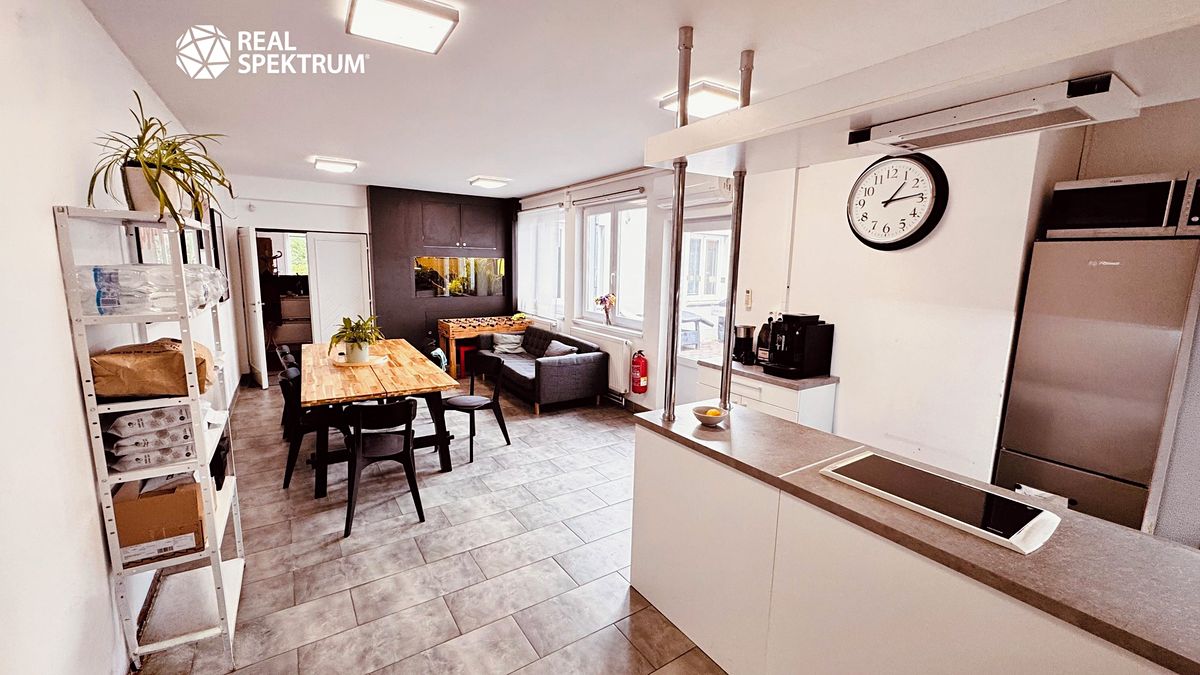 Pronájem kanceláře 407 m²