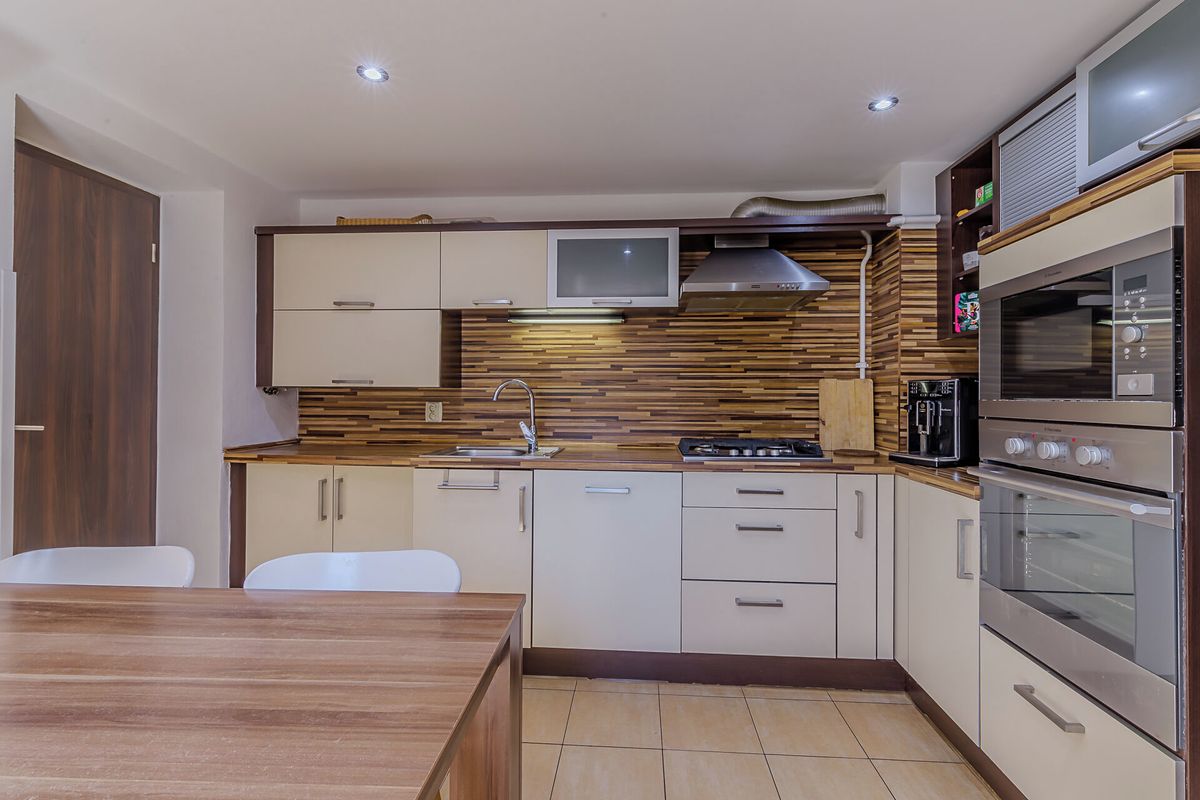 Prodej rodinného domu 130 m², pozemek 377 m² – fotografie 2