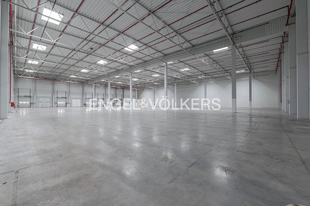 Pronájem skladového prostoru 3700 m² – fotografie 3