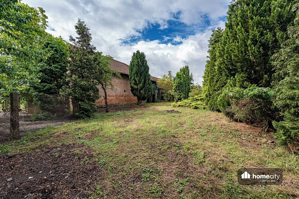 Prodej stavebního pozemku 1205 m² – fotografie 2