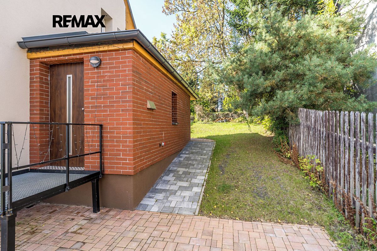 Prodej rodinného domu 144 m², pozemek 916 m² – fotografie 5