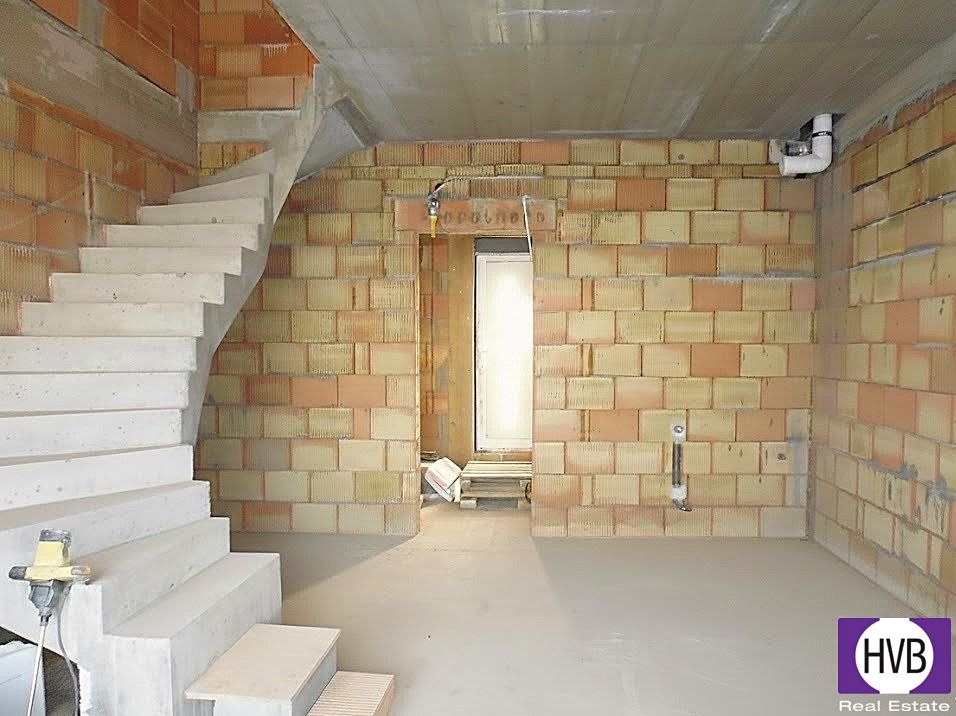 Prodej vícegeneračního domu 250 m², pozemek 569 m² – fotografie 2