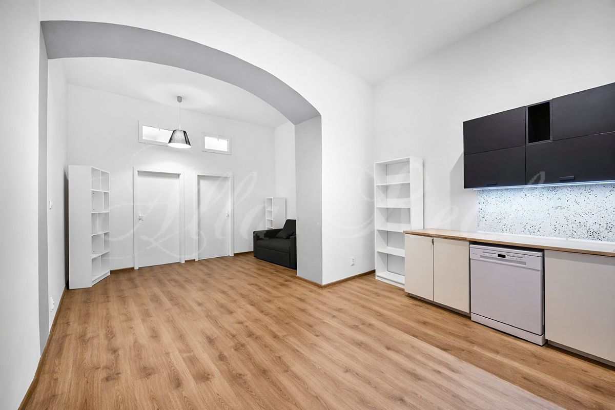 Pronájem bytu 4+kk 76 m² – fotografie 2