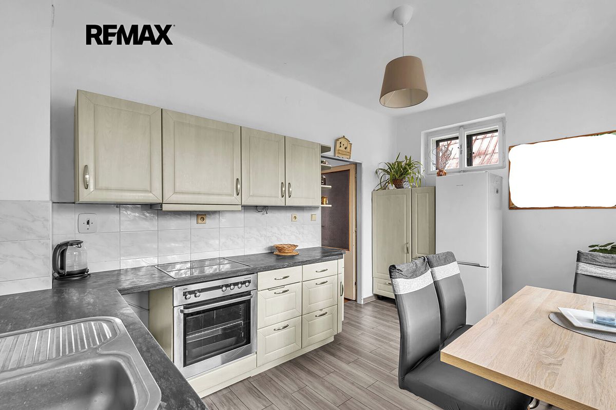 Prodej rodinného domu 152 m², pozemek 728 m² – fotografie 2