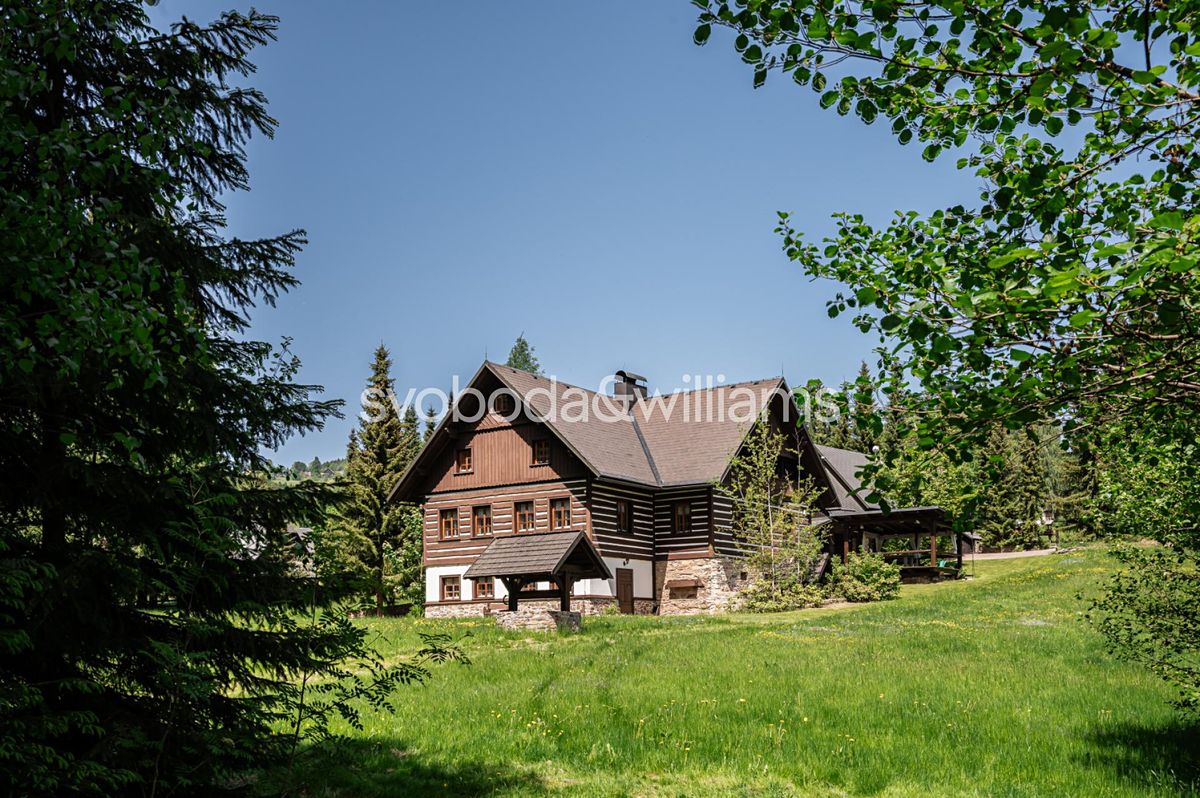 Prodej rodinného domu 535 m², pozemek 28284 m²