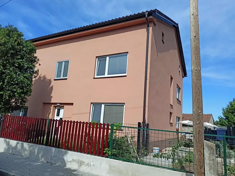 Prodej rodinného domu 220 m², pozemek 450 m², Všechlapy – náhled fotky 2