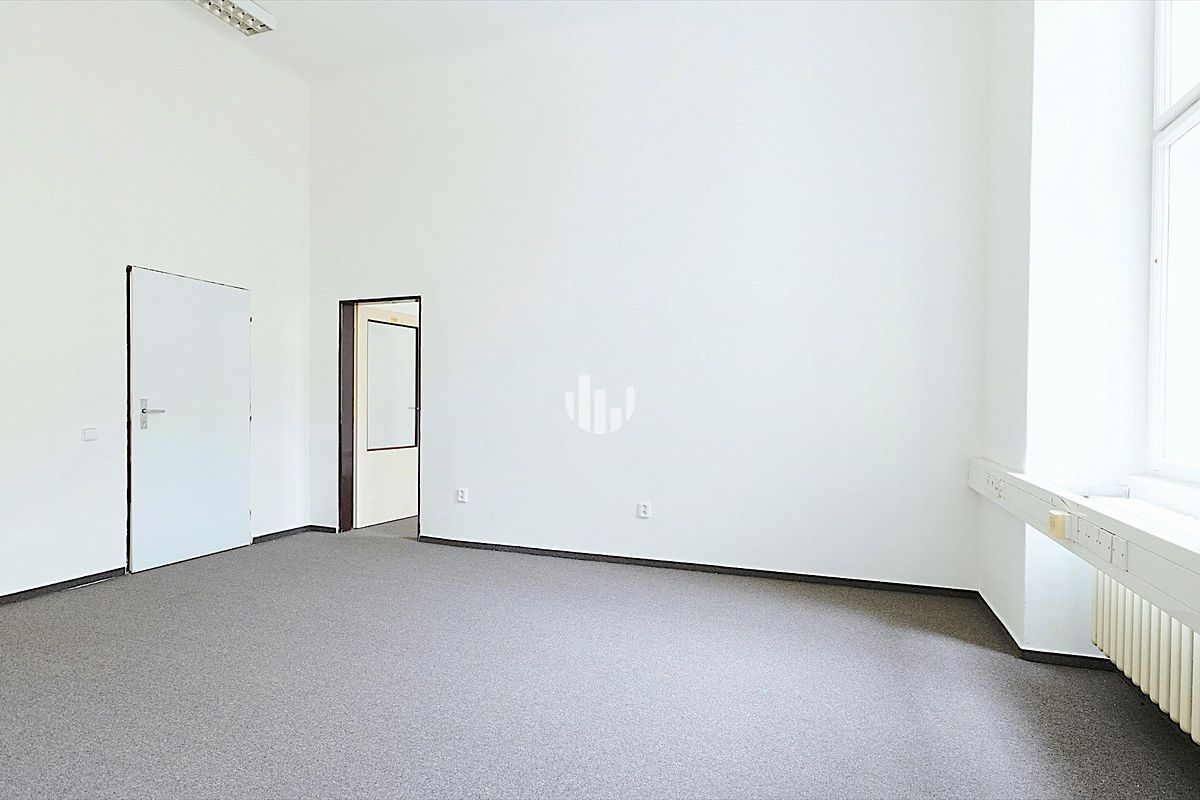 Pronájem kanceláře 180 m² – fotografie 4
