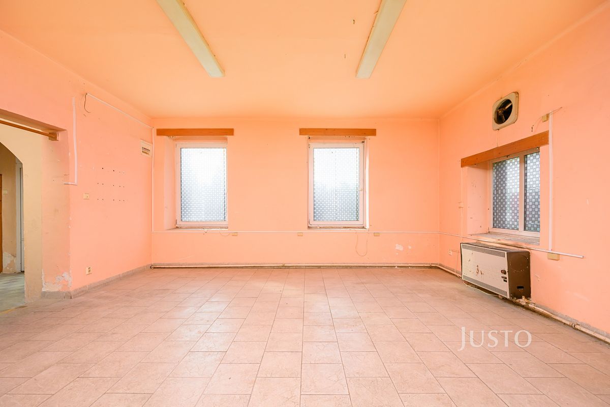 Prodej obchodního prostoru 142 m² – fotografie 2