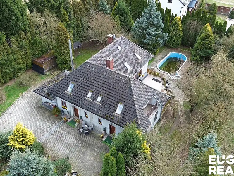 Prodej rodinného domu 219 m², pozemek 2691 m², Nový Bor – náhled fotky 2