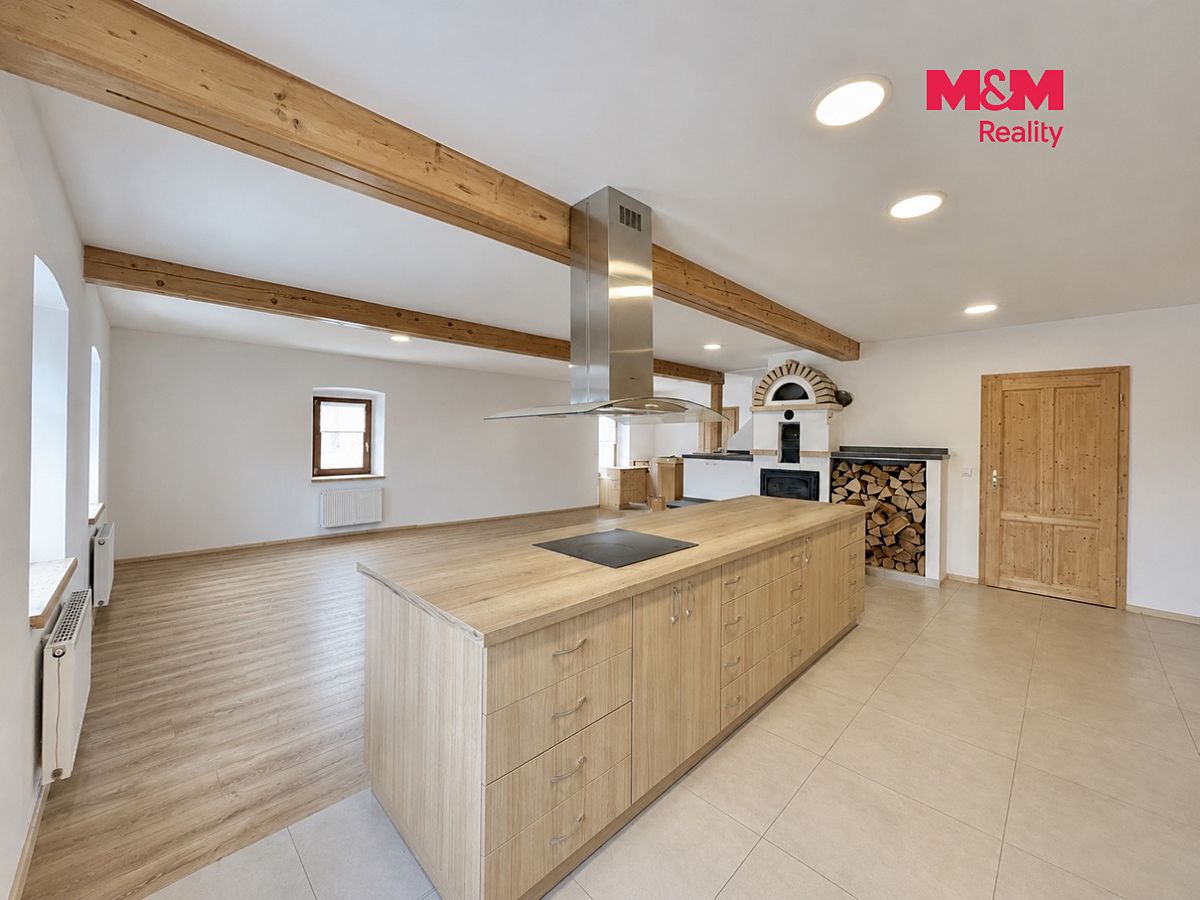 Prodej rodinného domu 320 m², pozemek 1050 m² – fotografie 4