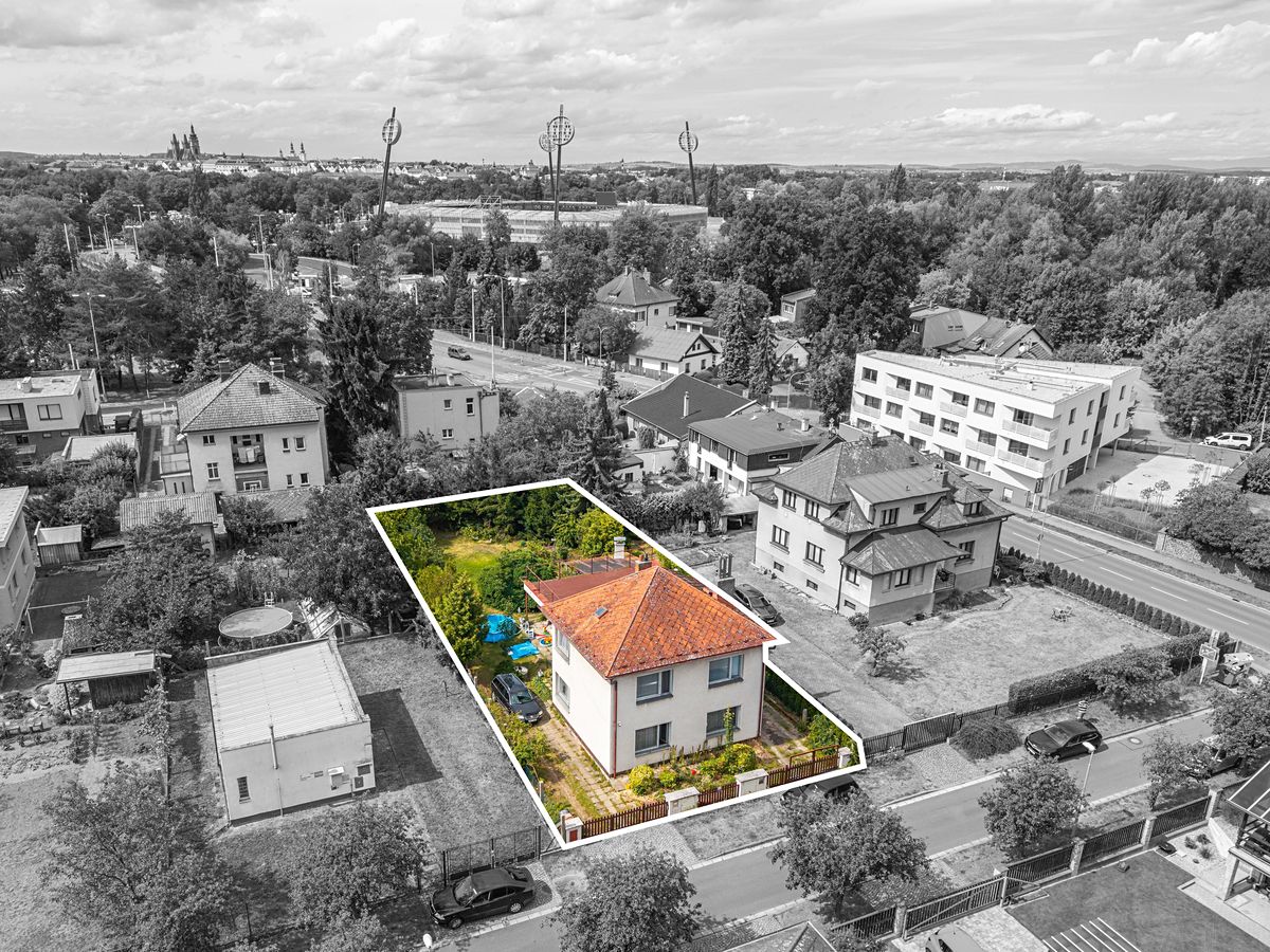 Prodej rodinného domu 271 m², pozemek 732 m² – fotografie 2