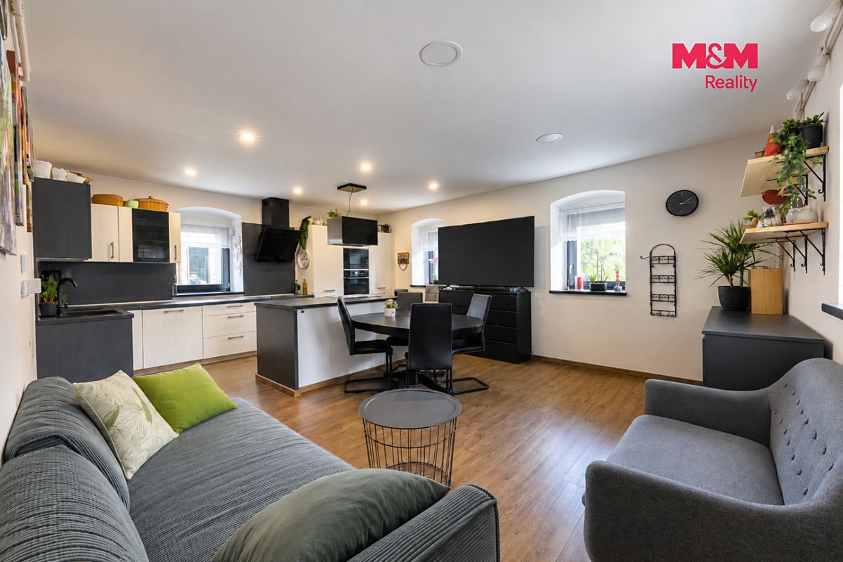 Prodej rodinného domu 200 m², pozemek 489 m² – fotografie 3