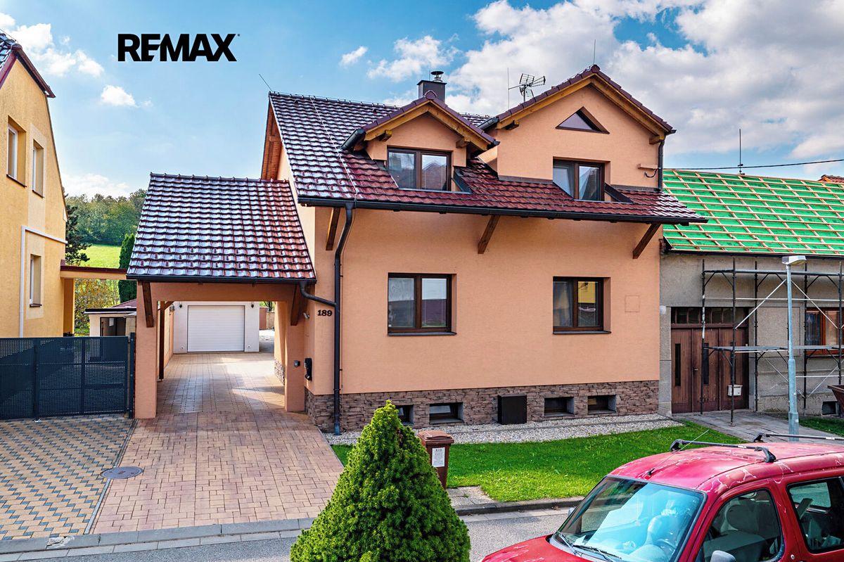 Prodej rodinného domu 351 m², pozemek 586 m²