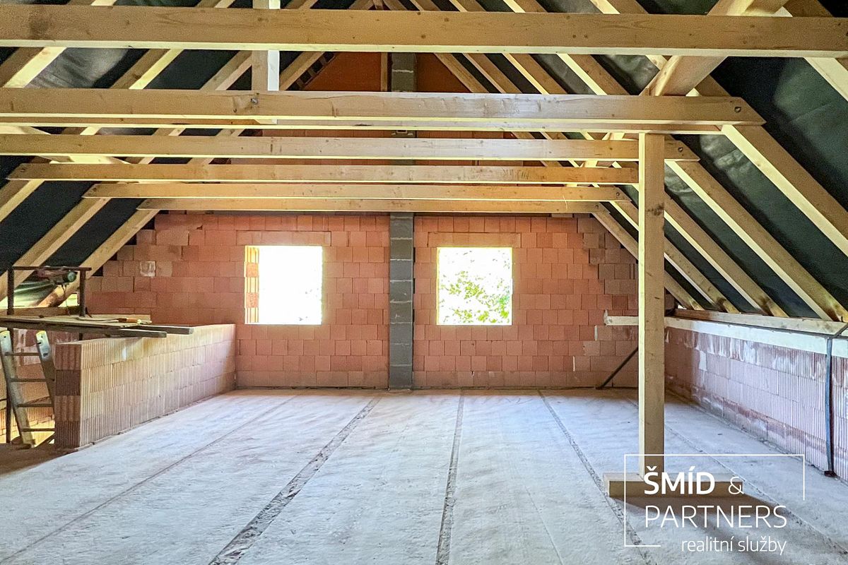 Prodej rodinného domu 142 m², pozemek 589 m² – fotografie 2