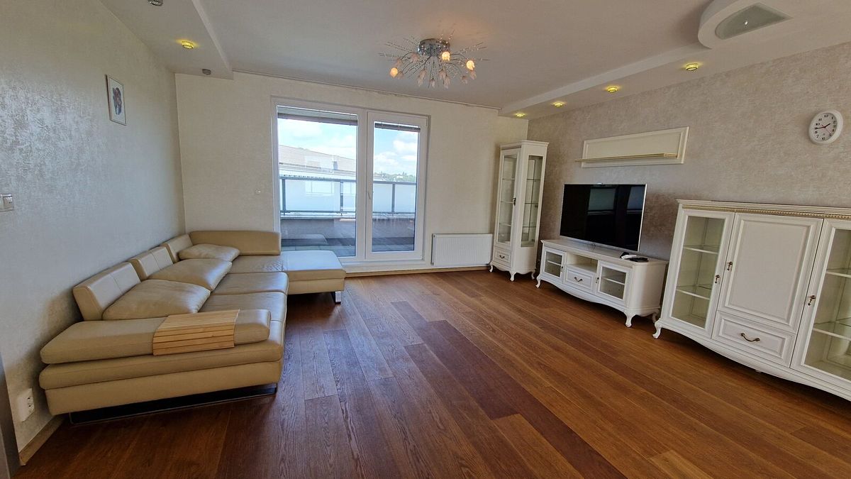 Pronájem bytu 4+kk 216 m² – fotografie 5