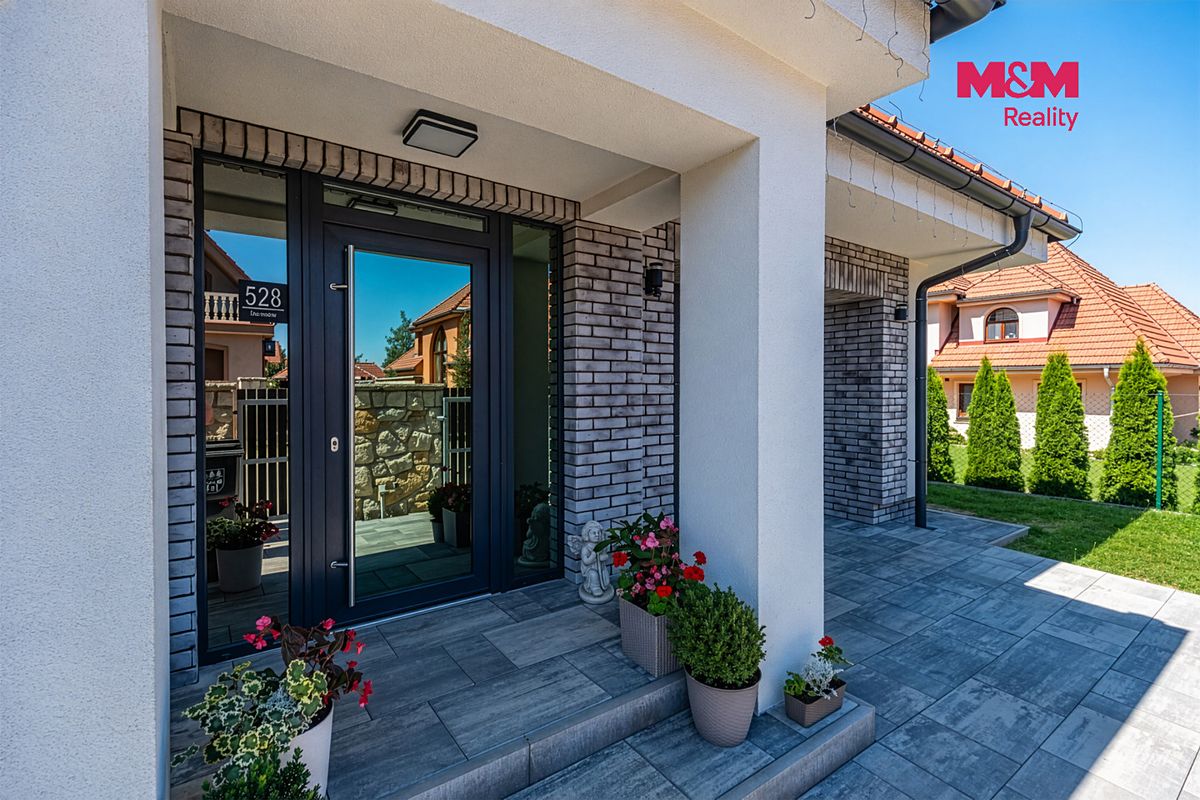 Prodej rodinného domu 379 m², pozemek 803 m² – fotografie 4