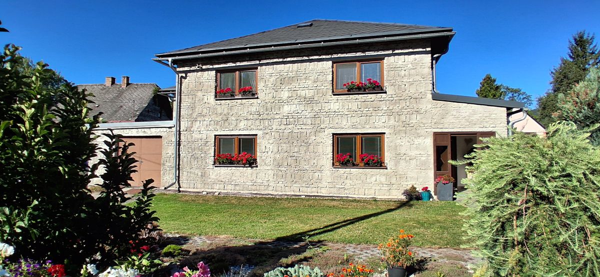 Prodej rodinného domu 255 m², pozemek 1087 m²
