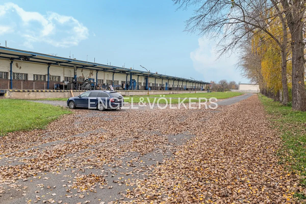 Pronájem skladového prostoru 1195 m²