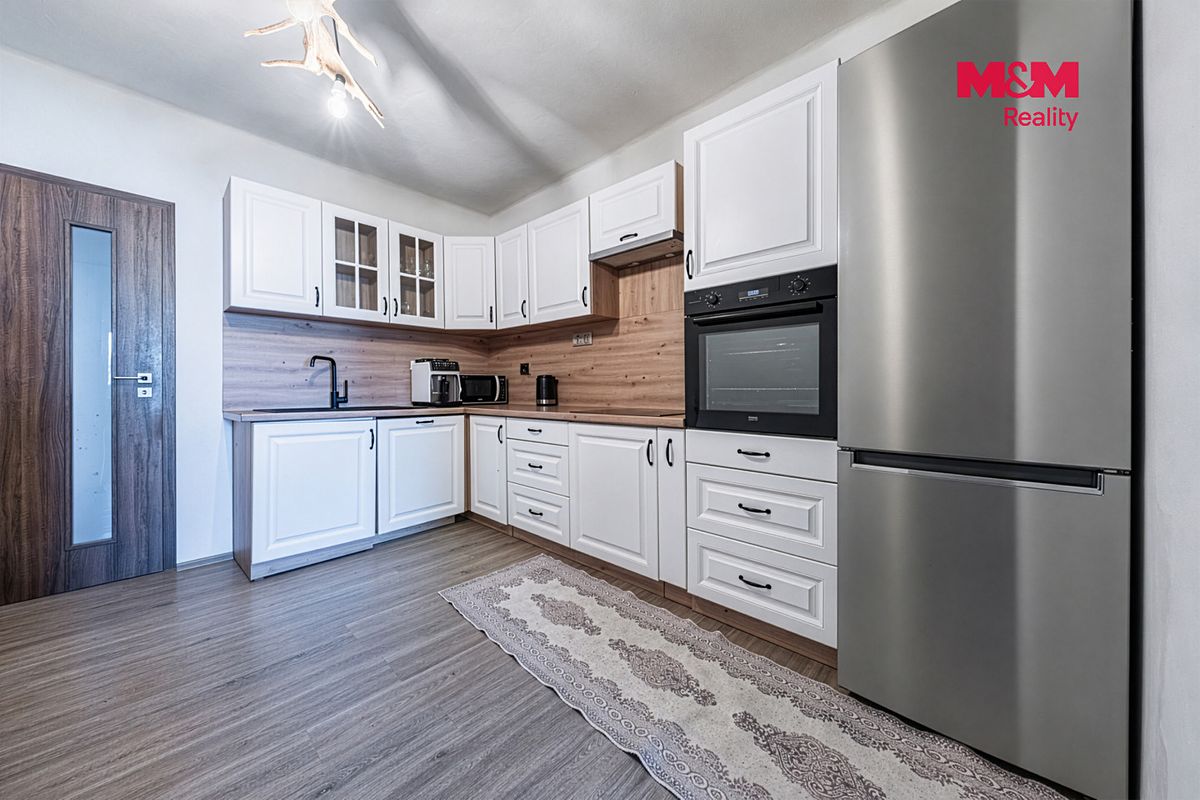 Prodej rodinného domu 200 m², pozemek 494 m² – fotografie 2