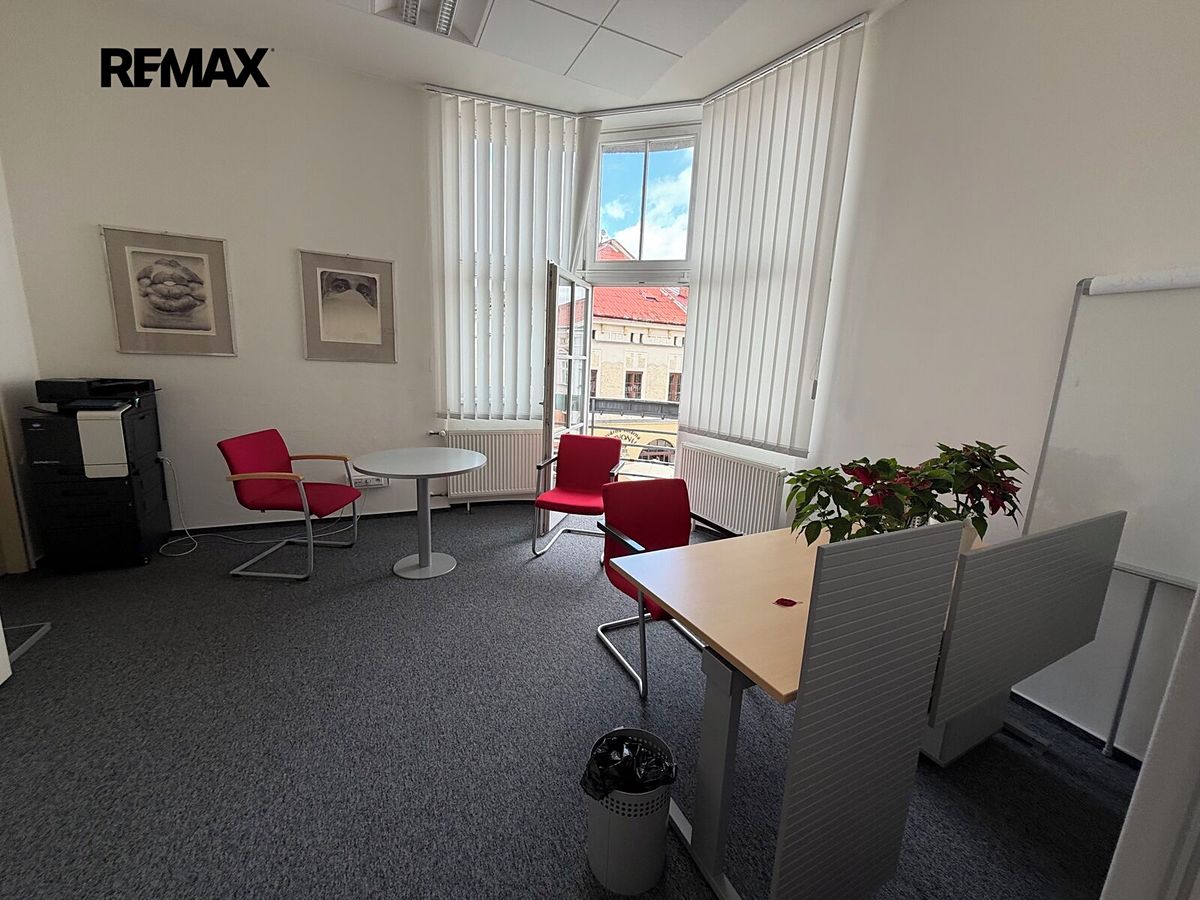 Pronájem kanceláře 199 m² – fotografie 3