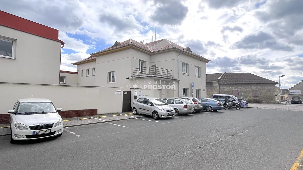 Pronájem kanceláře 619 m²