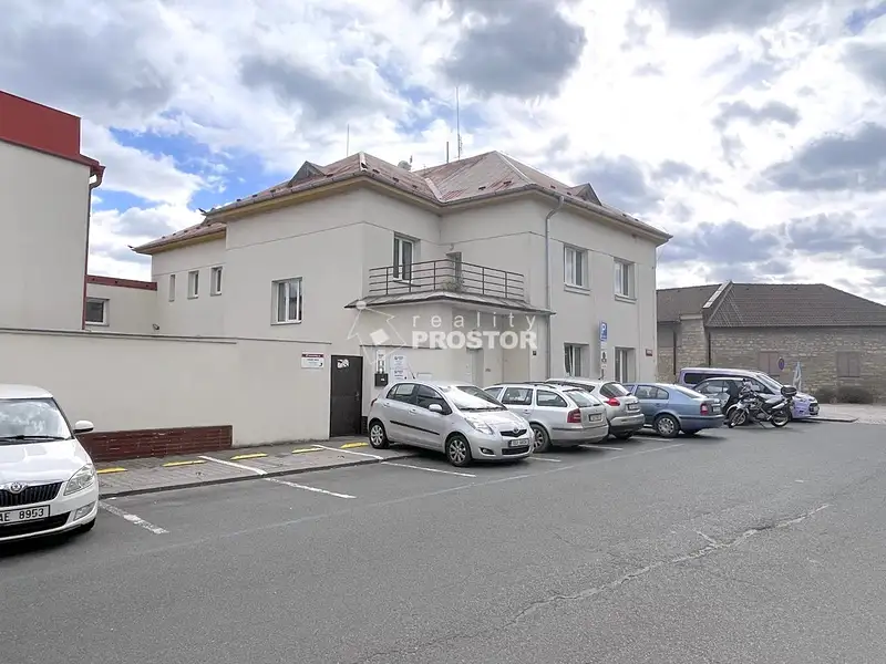 Pronájem kanceláře 619 m², Jirny – náhled fotky 1