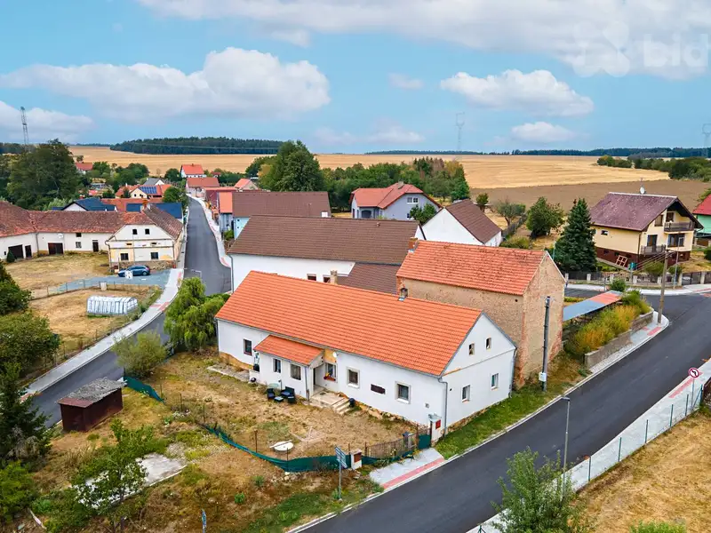 Prodej rodinného domu 147 m², pozemek 418 m², Kostelec – náhled fotky 1