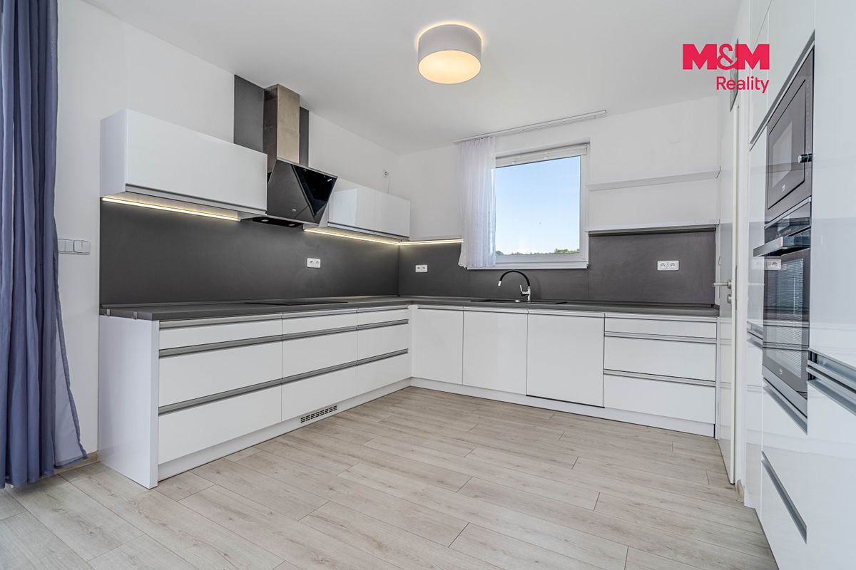 Prodej rodinného domu 111 m², pozemek 820 m² – fotografie 4