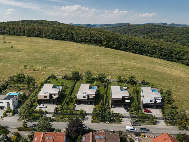 Prodej stavebního pozemku 1429 m², Zlín – náhled fotky 2