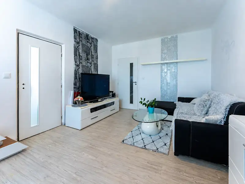 Prodej bytu 3+1 72 m², Praha – náhled fotky 1