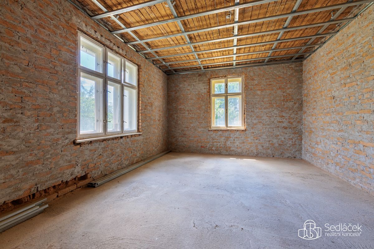Prodej vily 194 m², pozemek 1069 m² – fotografie 3