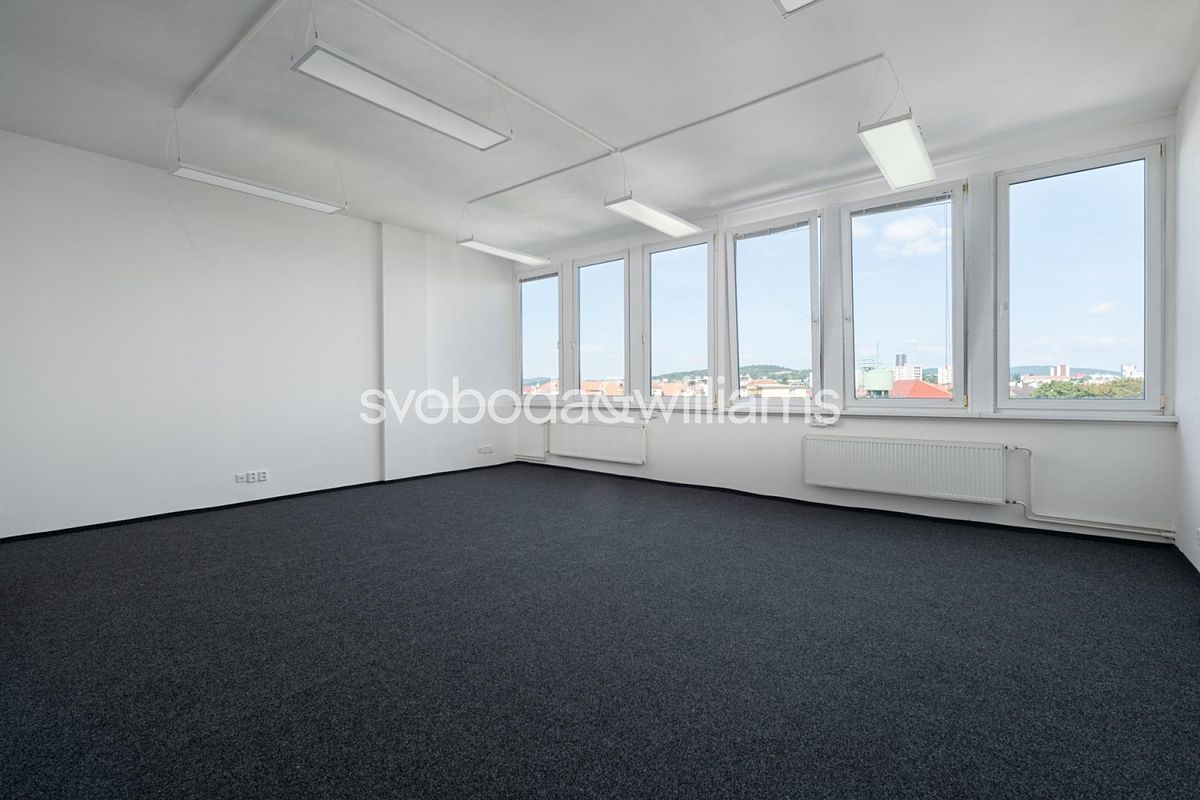 Pronájem kanceláře 292 m² – fotografie 4