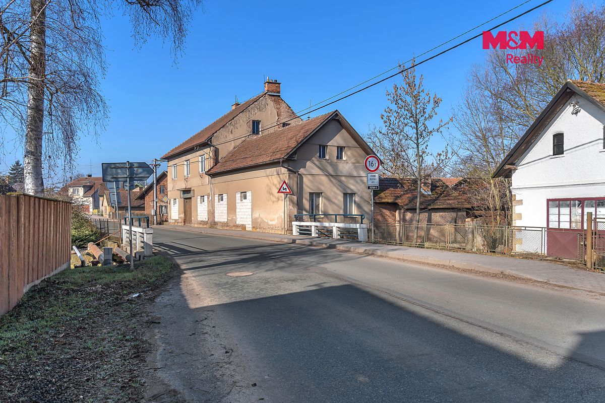 Prodej rodinného domu 260 m², pozemek 919 m² – fotografie 3