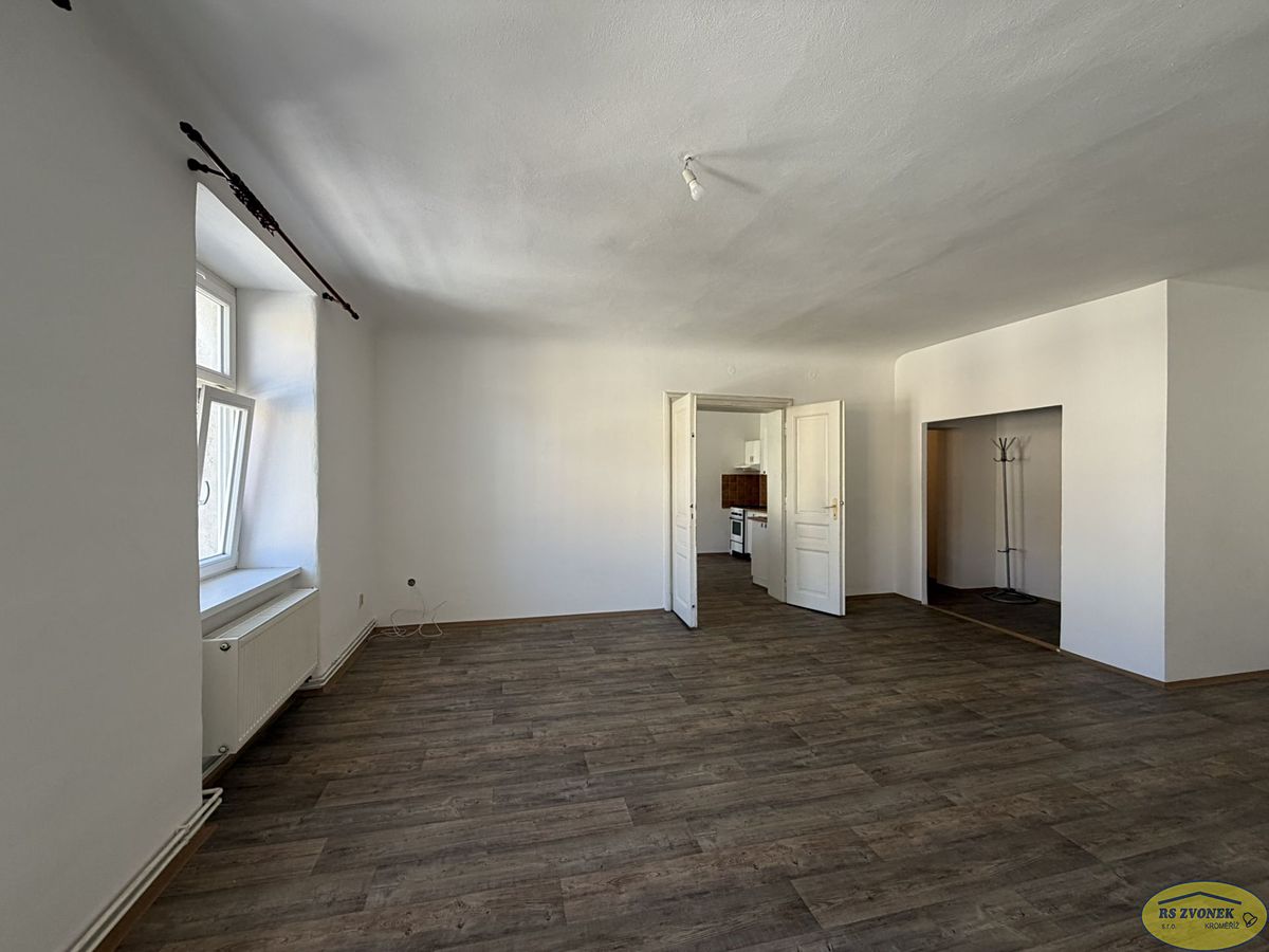 Pronájem bytu 2+1 92 m² – fotografie 4