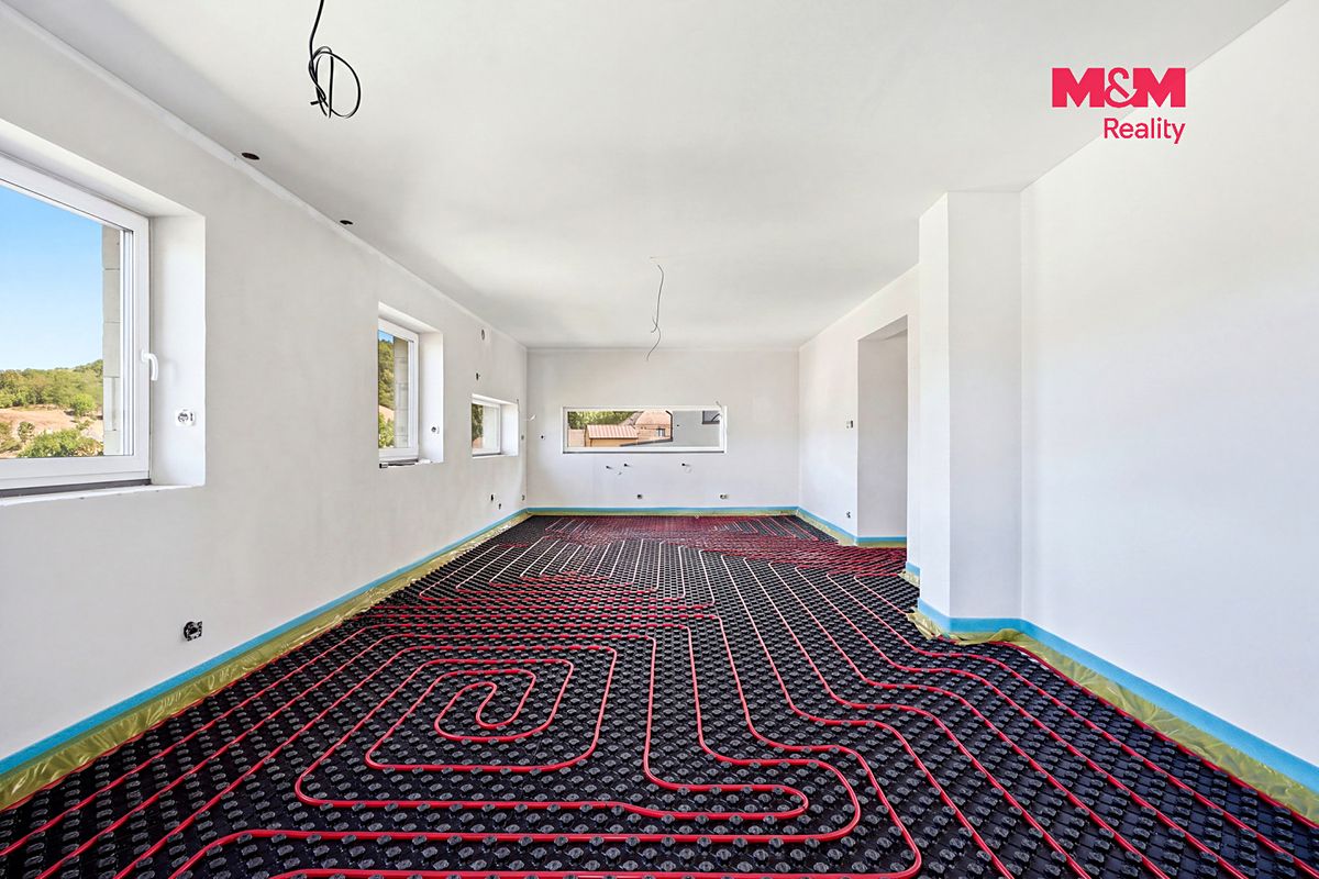 Prodej rodinného domu 210 m², pozemek 1374 m² – fotografie 4