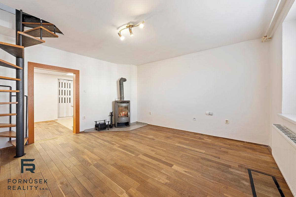 Prodej rodinného domu 93 m², pozemek 122 m² – fotografie 3