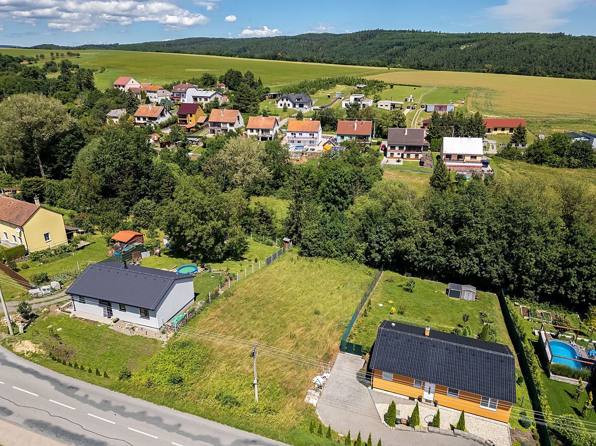 Prodej stavebního pozemku 1050 m² – fotografie 3