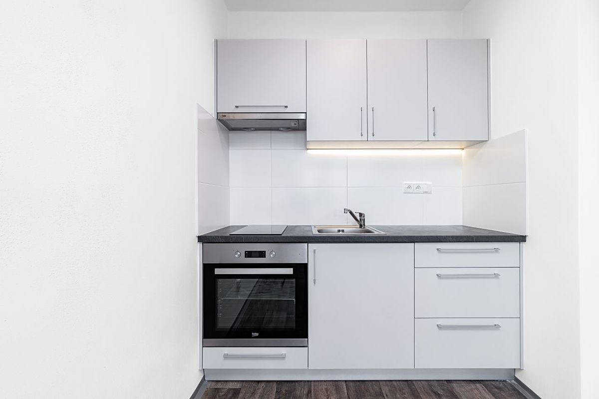 Pronájem bytu 1+kk 28 m² – fotografie 3
