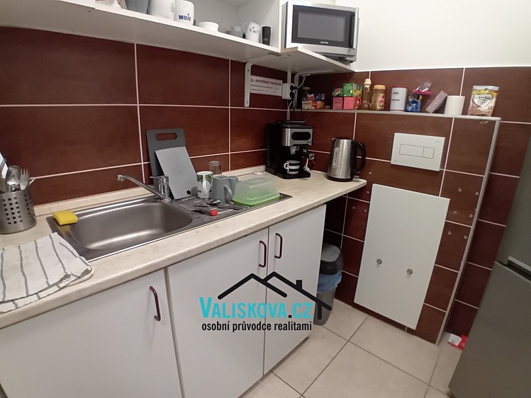Pronájem komerčního prostoru, 210 m² (8 z 16)