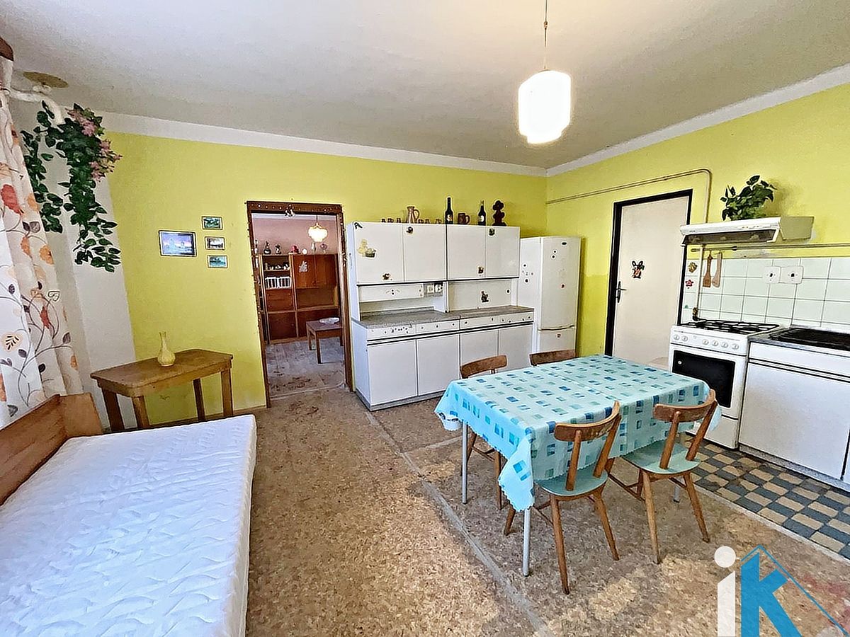 Prodej rodinného domu 85 m², pozemek 382 m² – fotografie 4