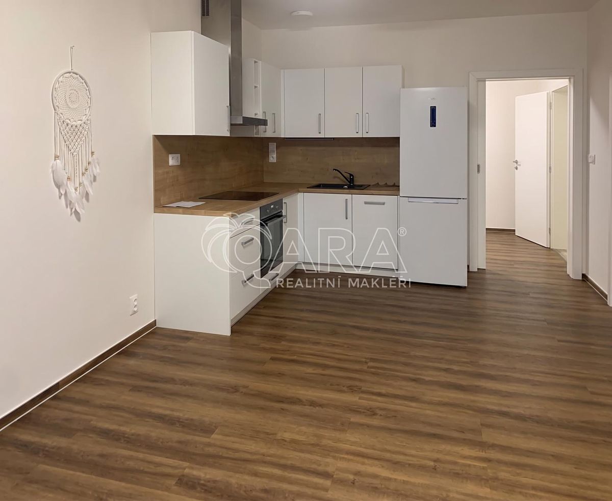 Pronájem bytu 2+kk 49 m² – fotografie 2