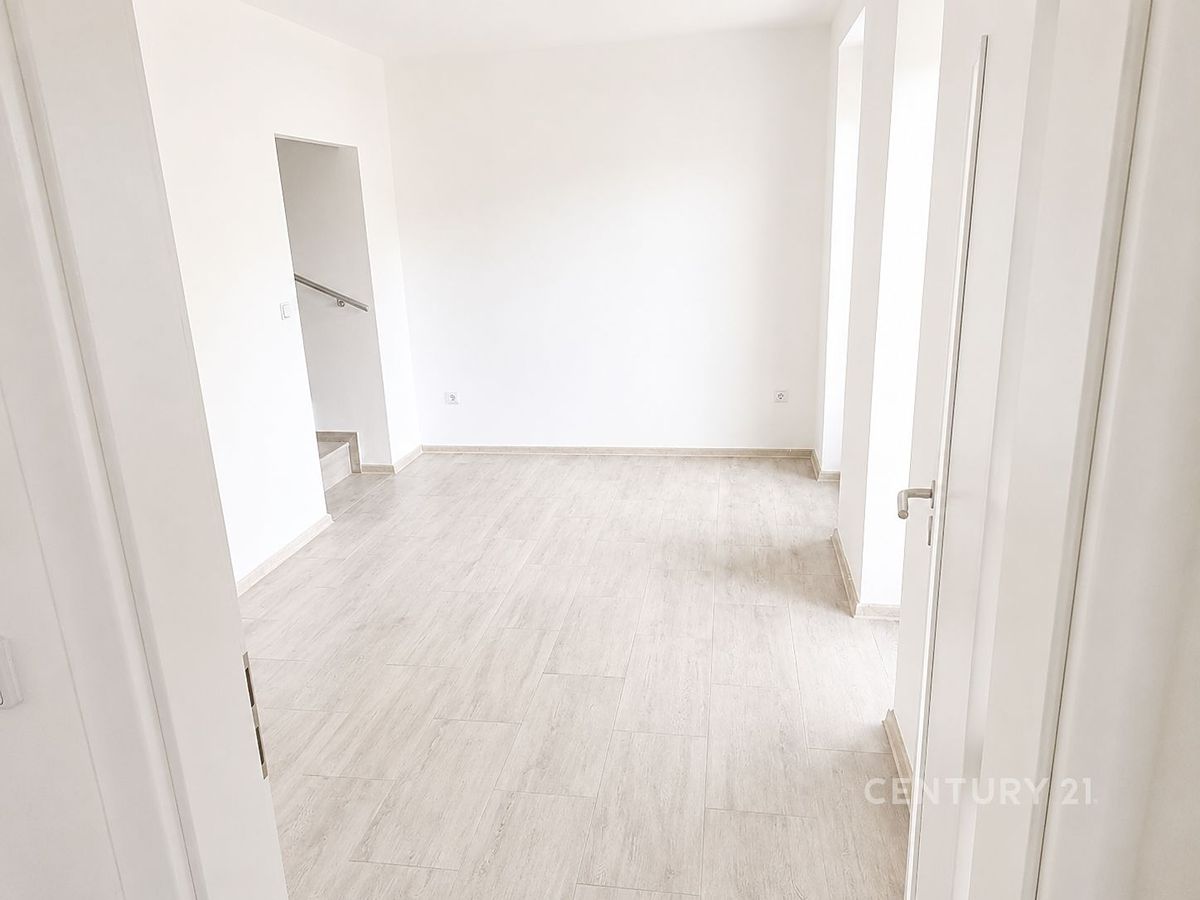Pronájem bytu 2+kk 50 m² – fotografie 3