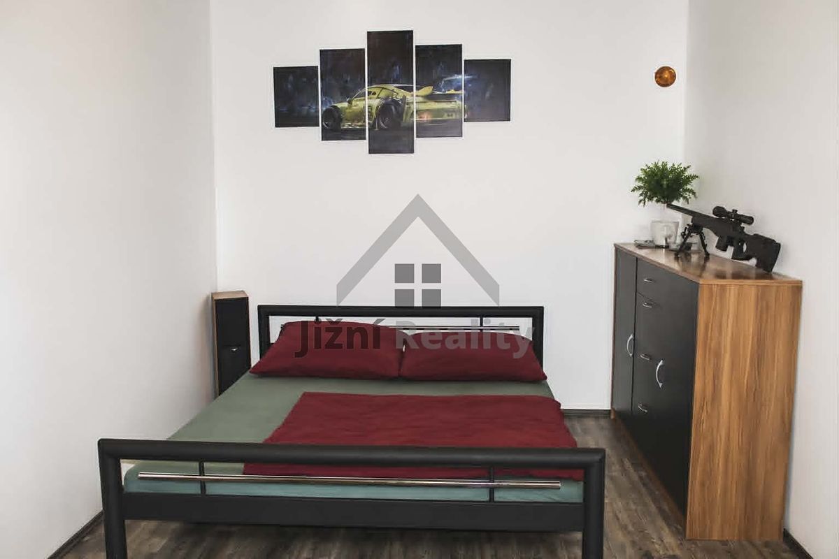 Prodej rodinného domu 200 m², pozemek 242 m² – fotografie 5